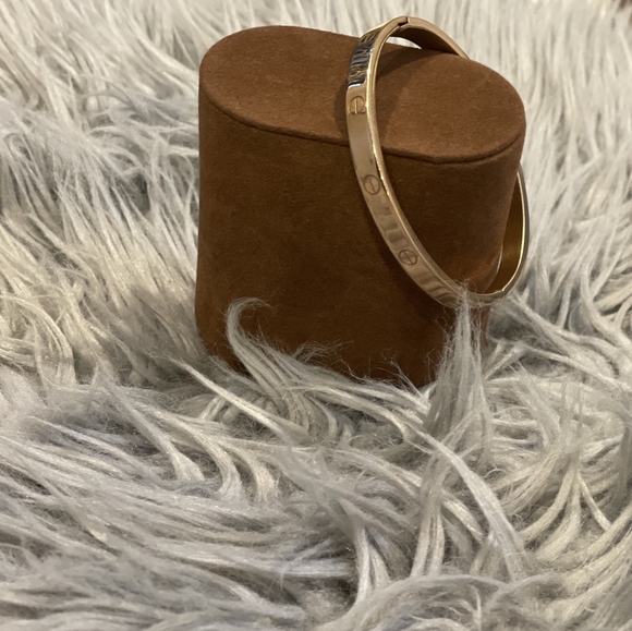 Bracelets - Picture 3 of 4